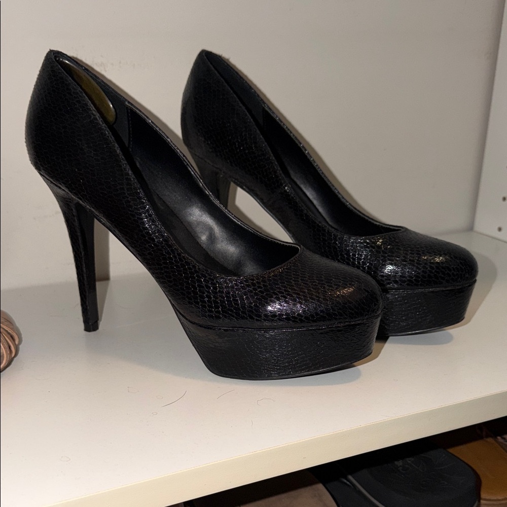 Thalia Sodi Black Textured Platform High Heels